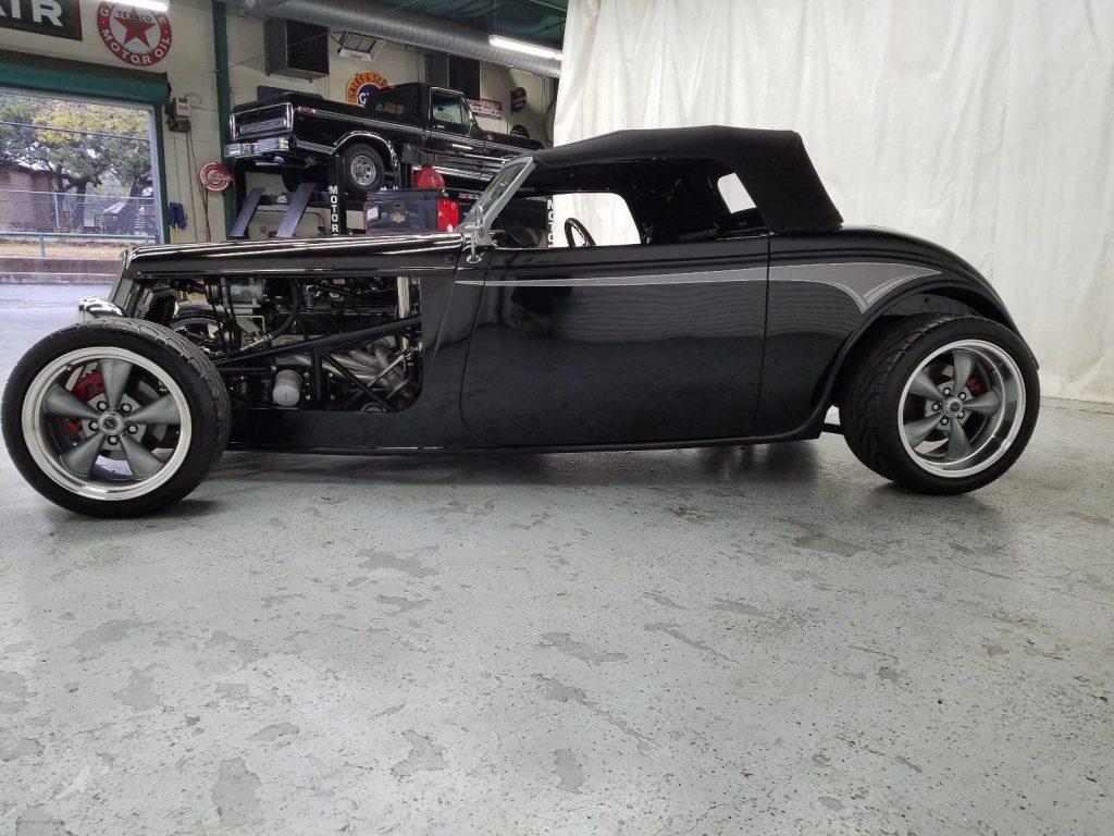 fuel injected 1933 Factory Five Ford Replica