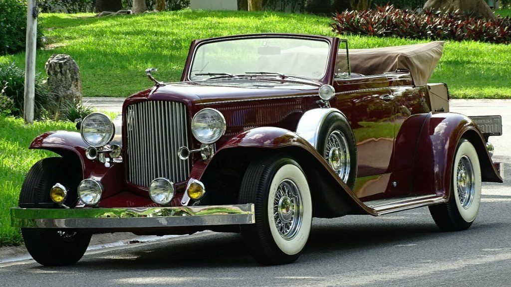 show stopper 1932 Cadillac Convertible Replica