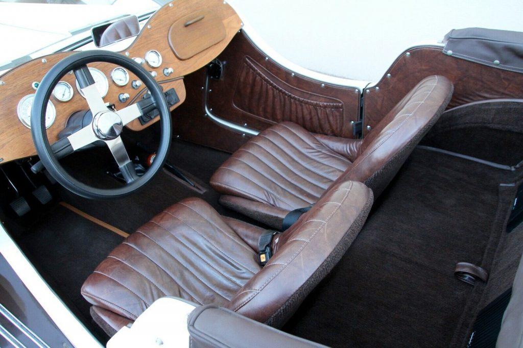 great driver 1937 Jaguar SS 100 Replica