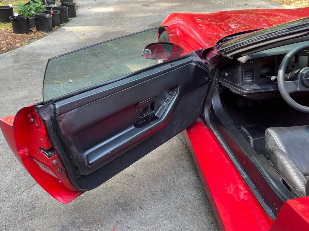 1985 Chevrolet Corvette w/a Ferrari Testarrosa body kit