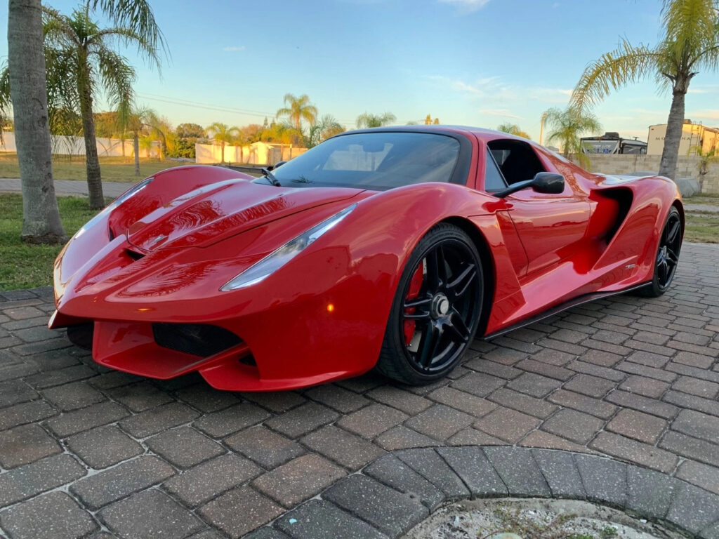 Razor Body Style Exotic Look, Gull-Wing Doors, Mid Engine V8 Chevy