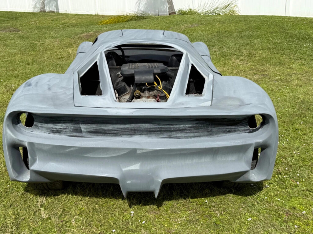 Razor Body Style Exotic Look, Gull-Wing Doors, Mid Engine V8 Chevy